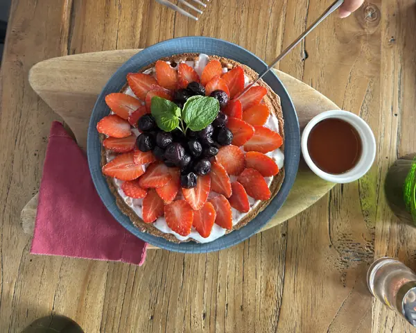Fruit-topped breakfast bowl at a Bali café